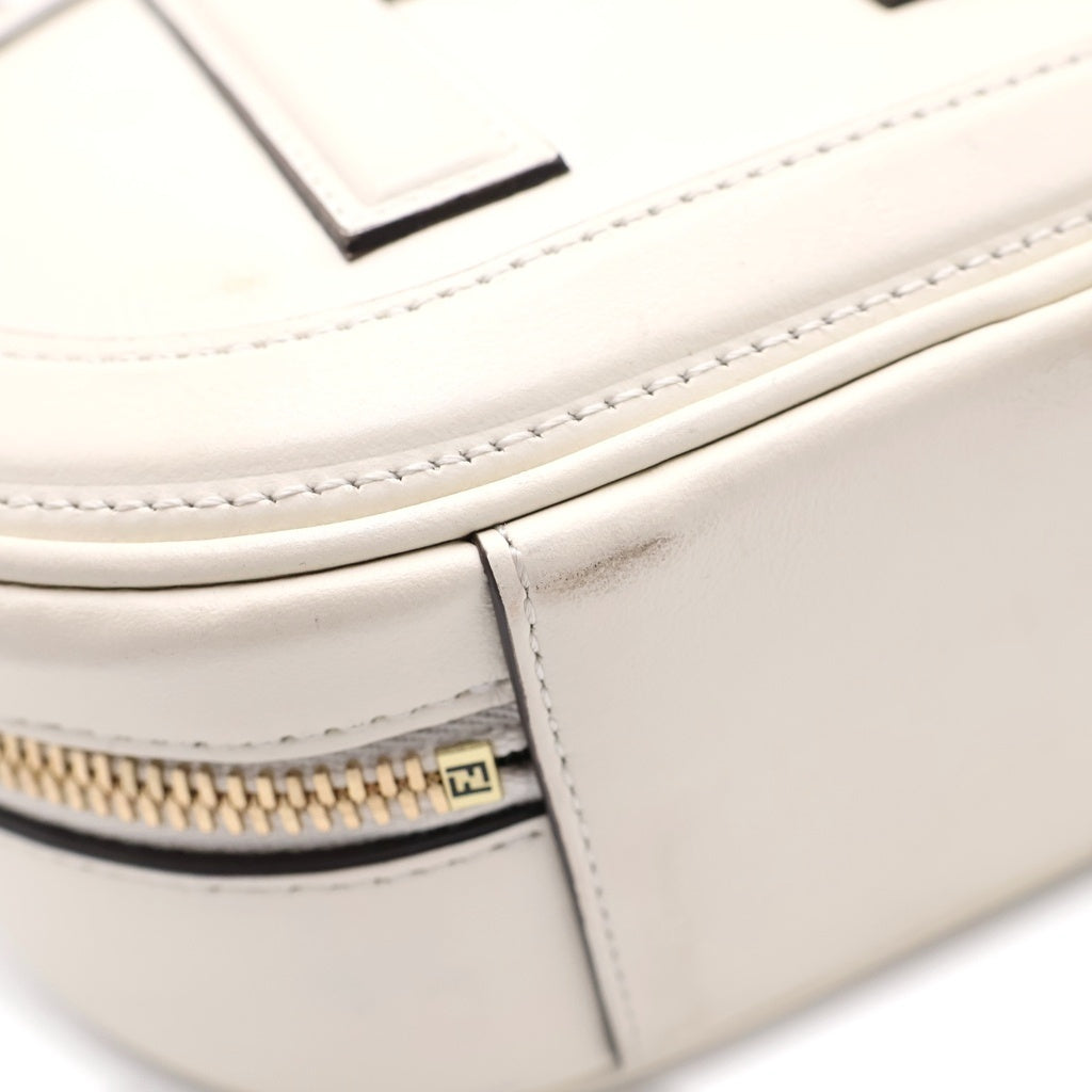 FENDI(フェンディ) オーロック ミニカメラバッグ ショルダーバッグ ホワイト レザー 8BS058 ゴールド金具 レディース