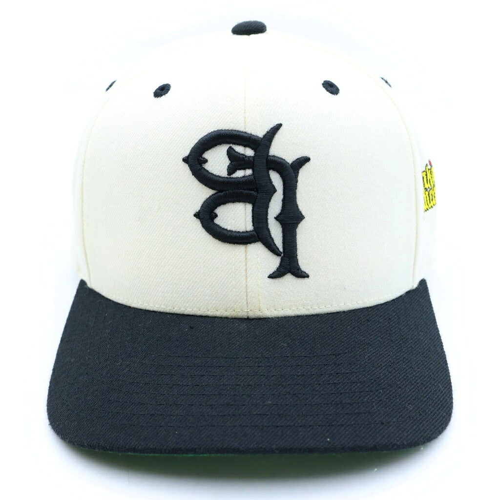 KILLL THE HYPE(キル ザ ハイプ) LB THE STAPLE UPSIDE DOWN LOGO CAP アップサイドダウンロゴ スナップバックキャップ ホワイト/ブラック