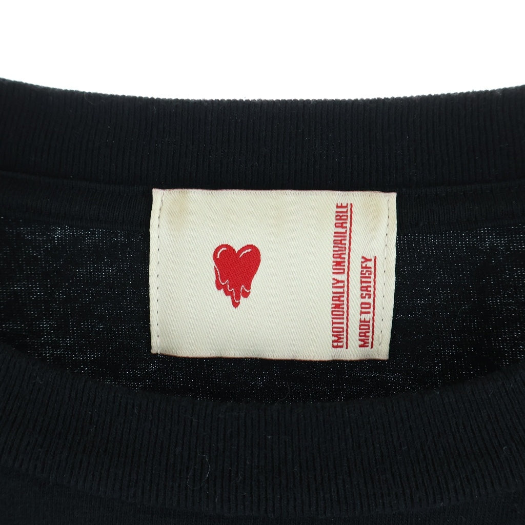 Emotionally Unavailable(エモーショナリー アンアヴェイラブル) ×コインパーキングデリバリー フロントプリント 半袖Tシャツ EU-YS1-0000-C11
