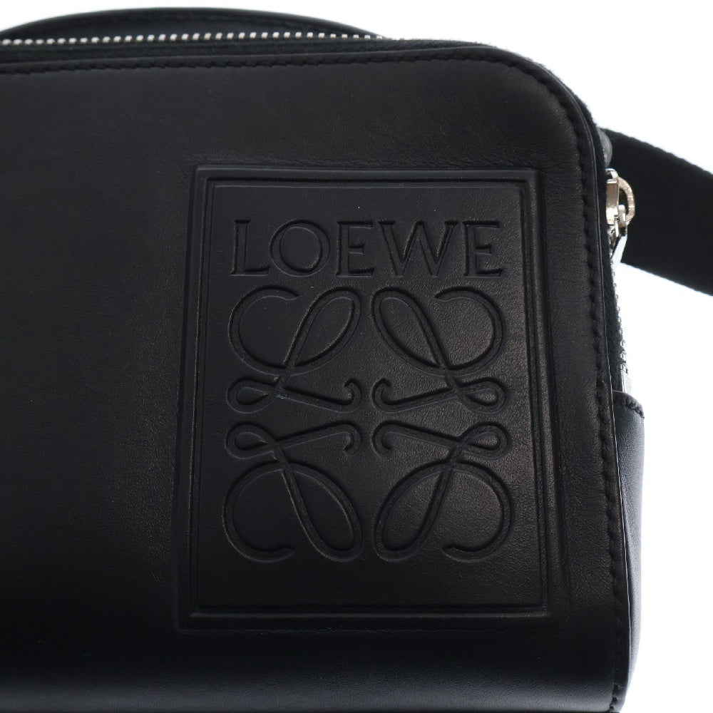 LOEWE(ロエベ) カメラ クロスボディバッグ ブラック レザー ショルダーバッグ アナグラム シルバー金具