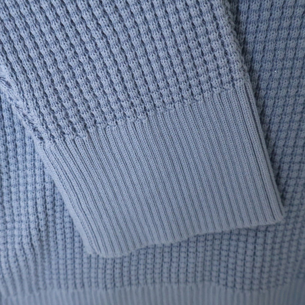 MONCLER(モンクレール) 23SS ロゴプリント クルーネック ワッフル ロングスリーブ 長袖ニット セーター ライトブルー I20919C00007 M1367