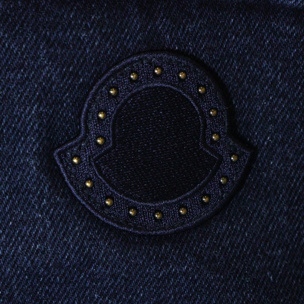 MONCLER(モンクレール) 22AW スタッズワッペンロゴ 5ポケット ストレートデニムパンツ ジーンズ インディゴ H20912A00017 596C8