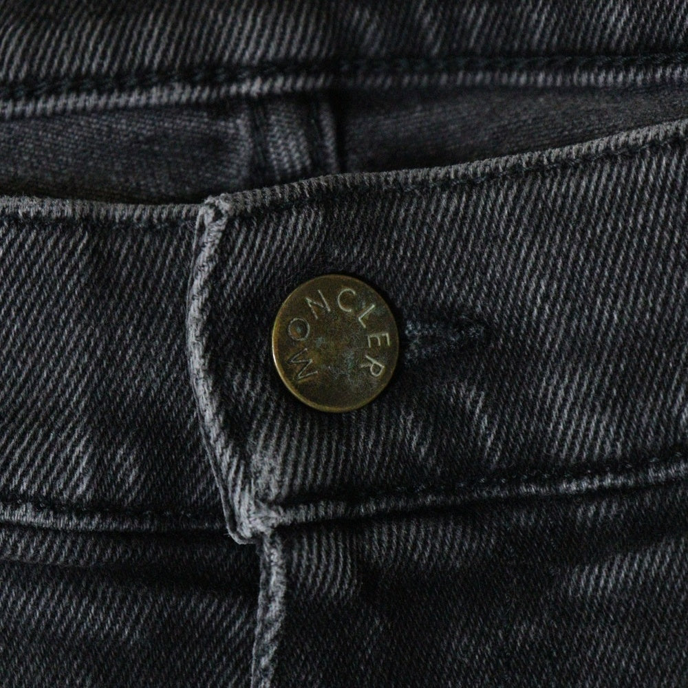 MONCLER(モンクレール) 22AW スタッズワッペンロゴ 5ポケット ストレートデニムパンツ ジーンズ ブラック/グレー H20912A00017 596CP
