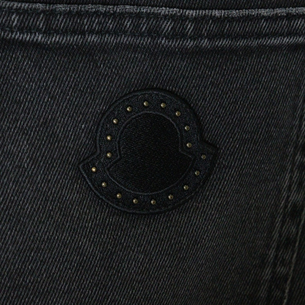 MONCLER(モンクレール) 22AW スタッズワッペンロゴ 5ポケット ストレートデニムパンツ ジーンズ ブラック/グレー H20912A00017 596CP