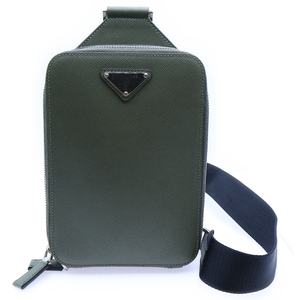 PRADA(プラダ) ブリック トライアングルロゴプレート サフィアーノレザー ショルダー ボディバッグ シルバー金具 カーキ 2VZ106