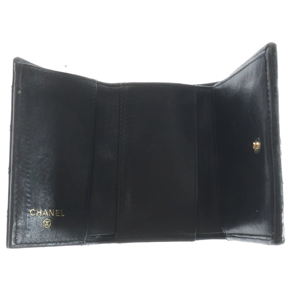CHANEL(シャネル) マトラッセ ボーイシャネル コンパクトウォレット 三つ折り財布 コインケース ブラック ラムスキン ゴールド金具 レディース
