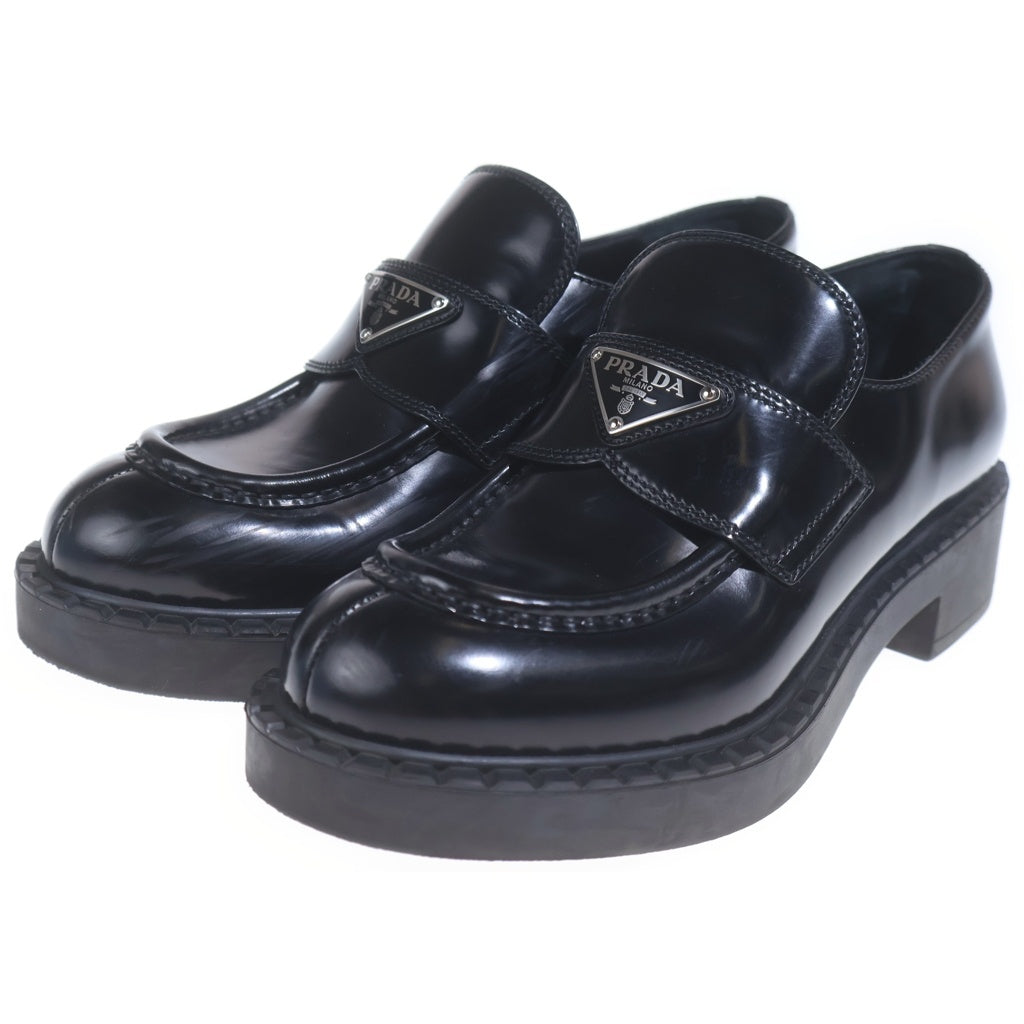 PRADA(プラダ) チョコレート トライアングルロゴプレート レザー ヒール ローファー シューズ ブラック 1D246M レディース