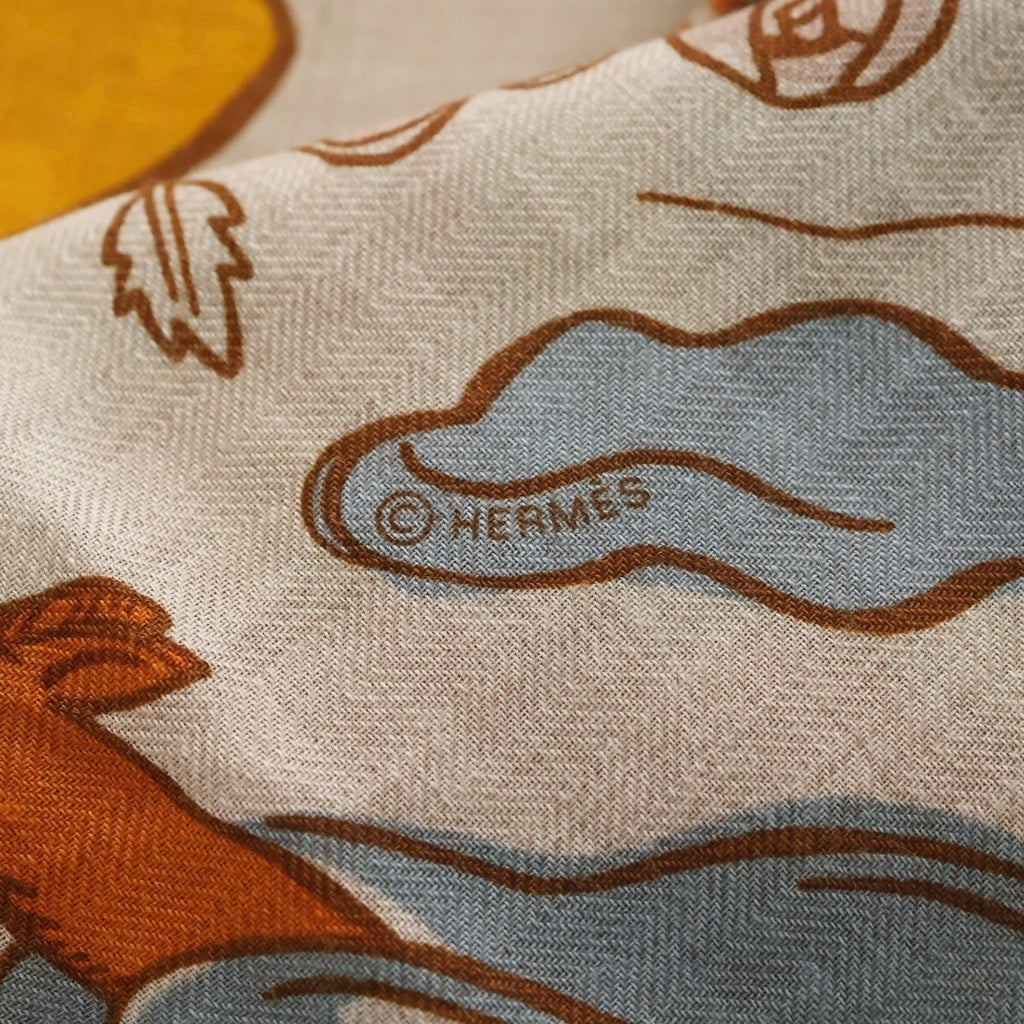 HERMES(エルメス) トライアングルジェアン 千と一のウサギ スカーフ シルク ブラウン/オレンジ レディース