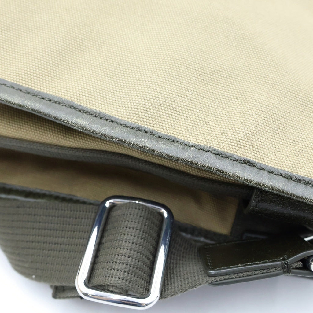 DOLCE & GABBANA(ドルチェアンドガッバーナ) ロゴプリント キャンバス レザー メッセンジャー ショルダーバッグ カーキ シルバー金具 レディース