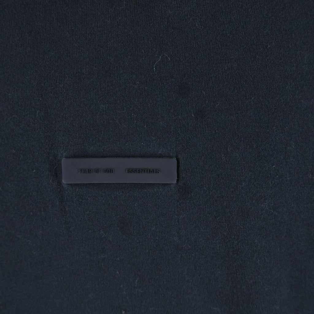 FEAR OF GOD ESSENTIALS(フィアオブゴッド エッセンシャルズ) ラバーロゴ Tシャツ カットソー ブラック #M 8317-3-000016