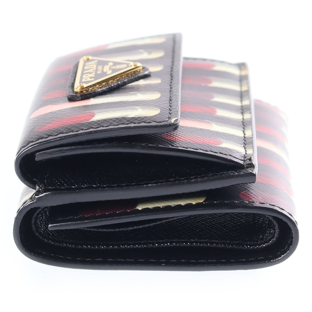PRADA(プラダ) サフィアーノ リップスティック柄 コンパクトウォレット 三つ折り財布 コインケース ブラック レザー 1MH021 ゴールド金具 レディース
