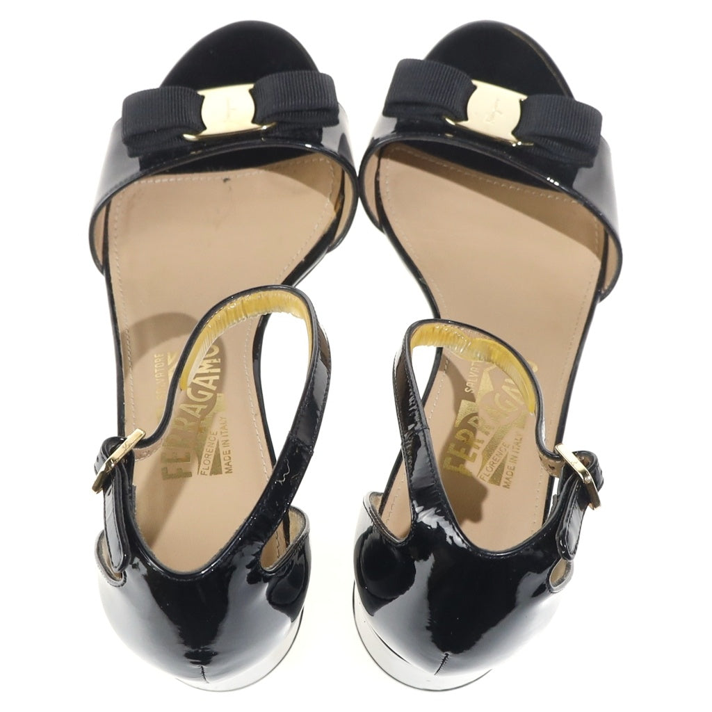 FERRAGAMO(フェラガモ) ヴァラリボン アンクルストラップ ヒール サンダル レザー ブラック/ベージュ レディース