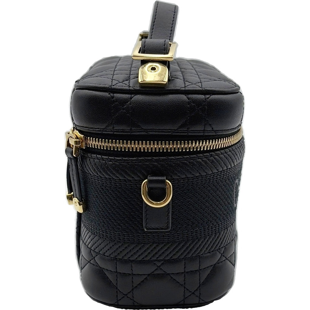 Christian Dior(クリスチャンディオール) トラベル スモール バニティ カナージュ ショルダーバッグ ブラック ラムスキン