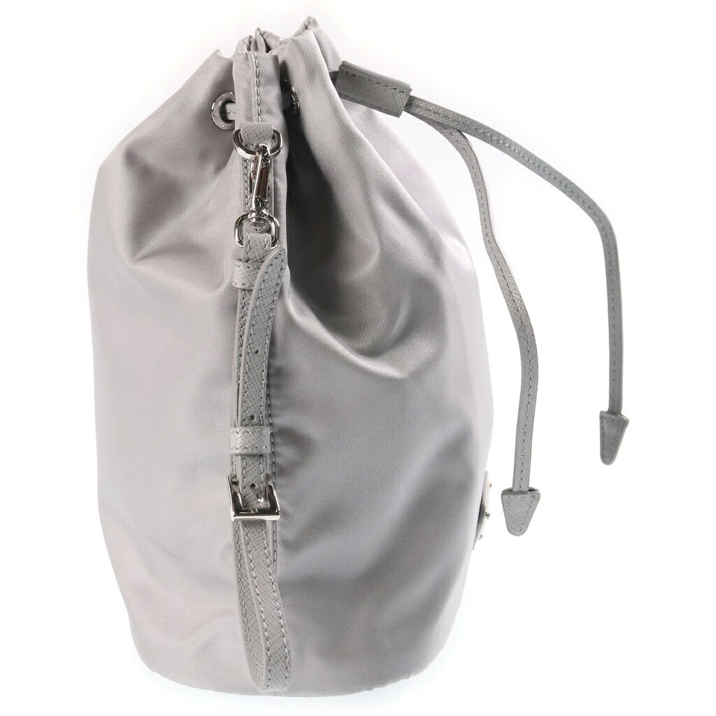 PRADA(プラダ) Re-Nylon ポーチ トライアングルロゴ 巾着型 ハンドバッグ ナイロン グレー 1NS369