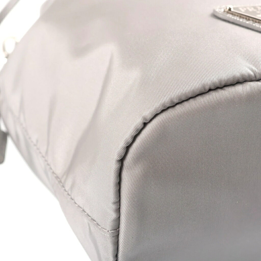PRADA(プラダ) Re-Nylon ポーチ トライアングルロゴ 巾着型 ハンドバッグ ナイロン グレー 1NS369