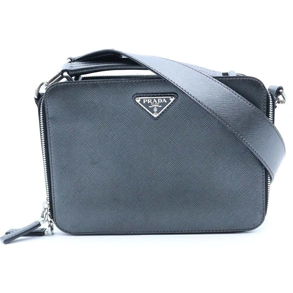 PRADA(プラダ) トライアングルロゴ サフィアーノ ショルダーバッグ ブラック レザー 2VH069 シルバー金具