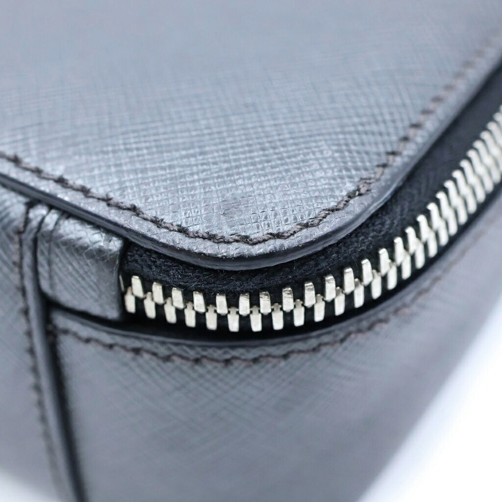 PRADA(プラダ) トライアングルロゴ サフィアーノ ショルダーバッグ ブラック レザー 2VH069 シルバー金具