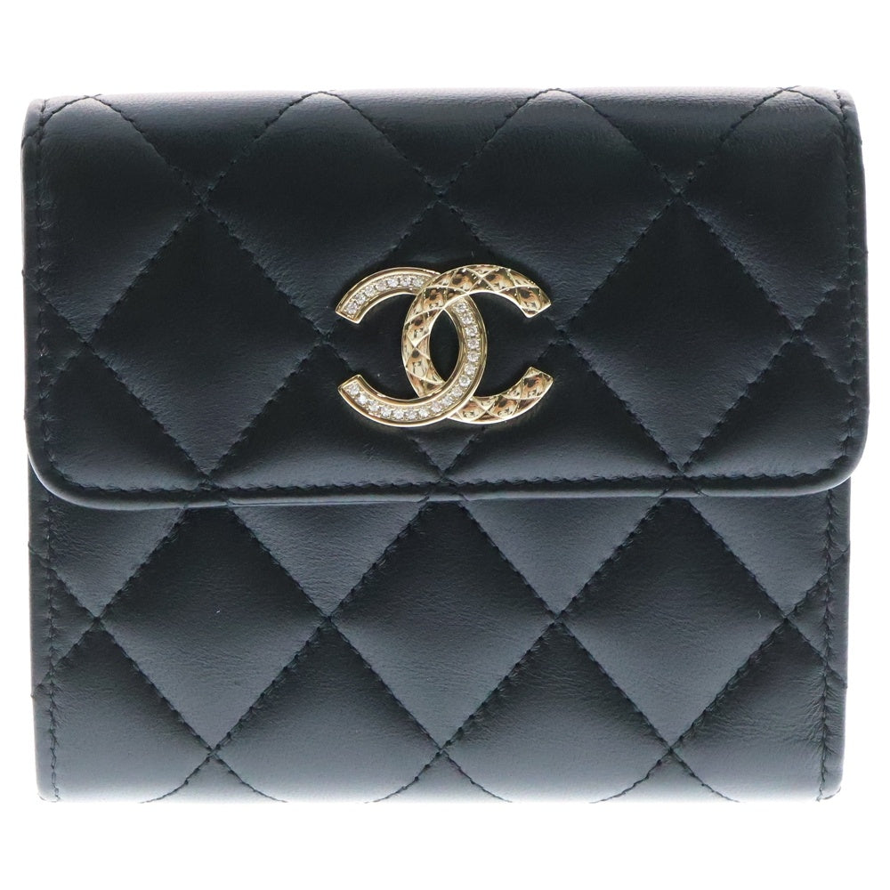CHANEL(シャネル) マトラッセ ココマーク ラインストーン コンパクトウォレット ブラック ラムスキン ゴールド金具 財布