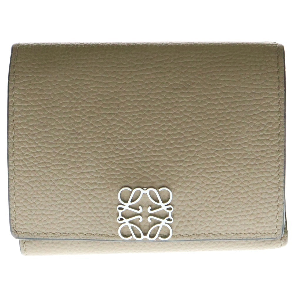 LOEWE(ロエベ) アナグラム ロゴプレート バーティカルウォレット レザー コンパクトウォレット 三つ折り財布 シルバー金具 ベージュ