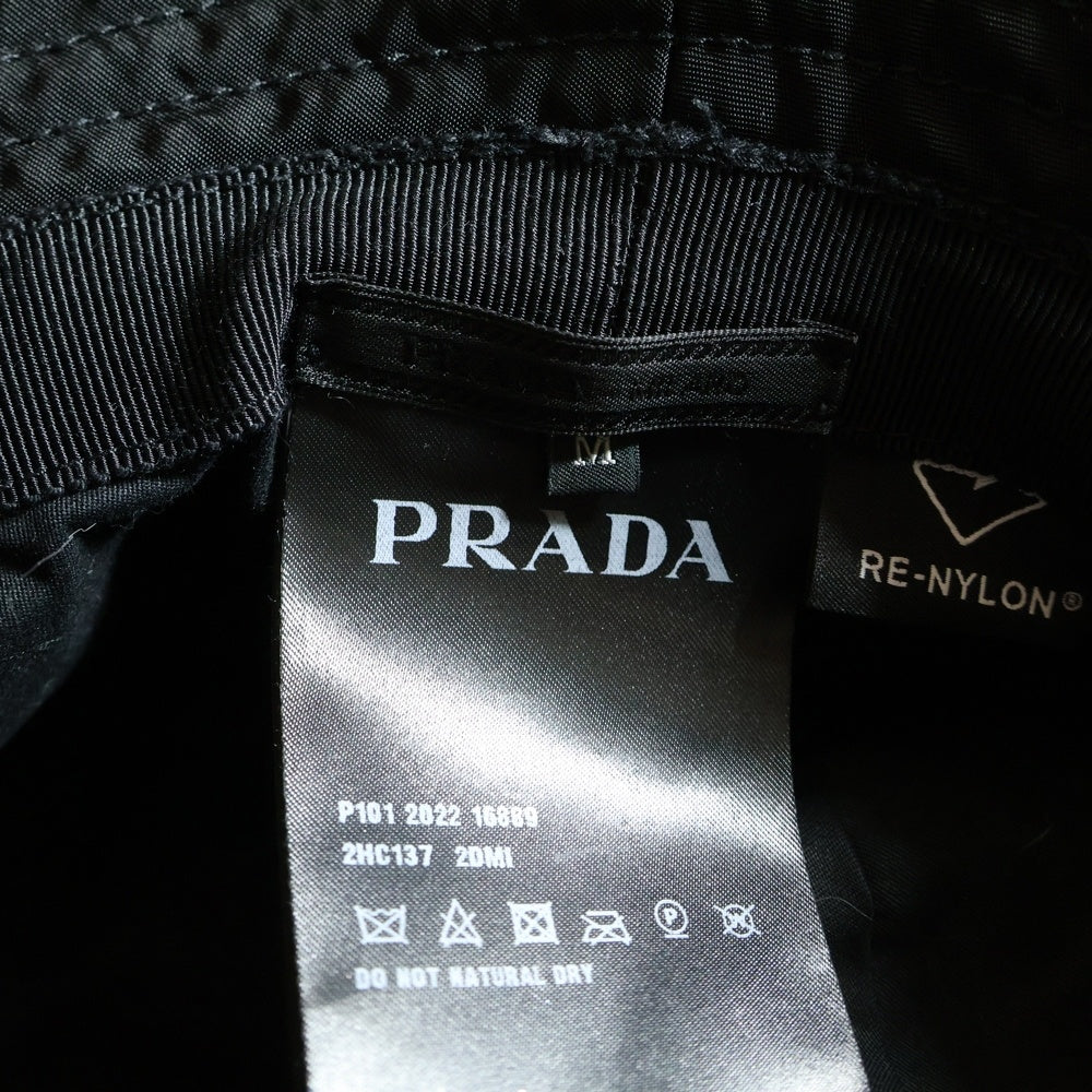 PRADA(プラダ) トライアングルプレート ナイロン バケットハット ブラック
