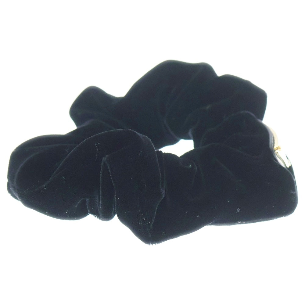 PRADA(プラダ) シュシュ トライアングルロゴ ブラック×ゴールド ベロア 1IF015