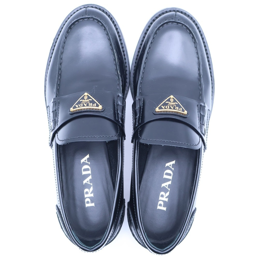 PRADA(プラダ) トライアングルロゴ ブラッシュドレザー ローファー ブラック 靴 レディース