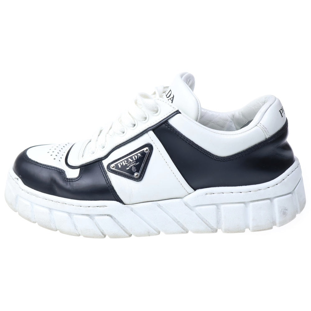 PRADA(プラダ) トライアングルロゴプレート レザー レースアップ ローカットシューズ スニーカー ホワイト/ブラック 2EE378