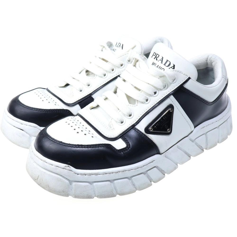 PRADA(プラダ) トライアングルロゴプレート レザー レースアップ ローカットシューズ スニーカー ホワイト/ブラック 2EE378