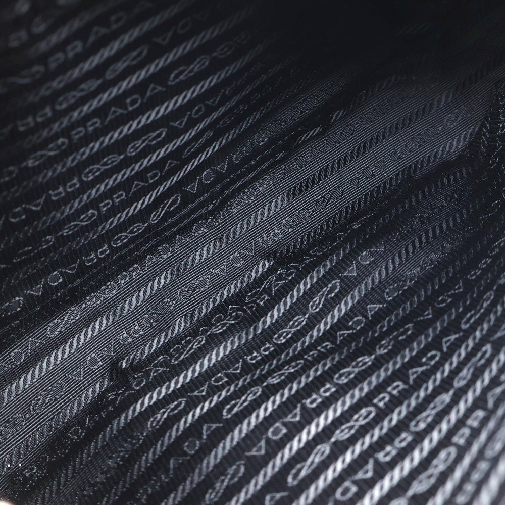 PRADA(プラダ) トライアングルロゴプレート サフィアーノレザー ショルダーバッグ シルバー金具 ブラック 2VH113 レディース