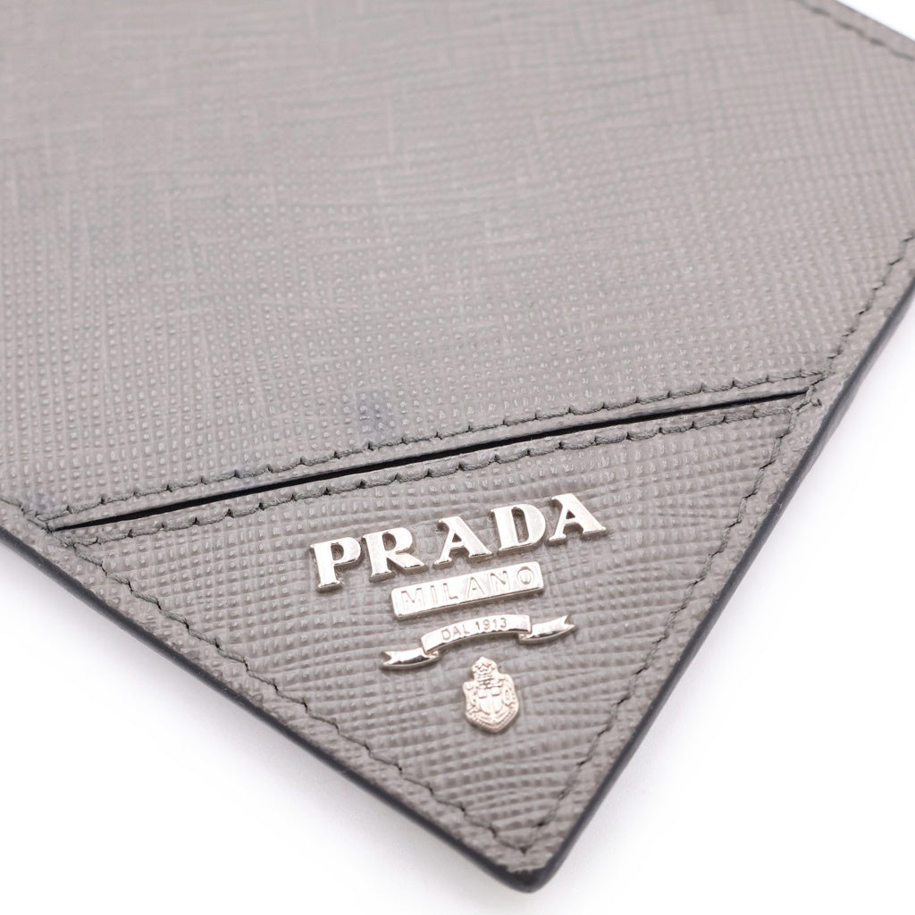 PRADA(プラダ) サフィアーノ レザー マネークリップ コンパクトウォレット 二つ折り 財布 シルバー金具 グレー 2MN077