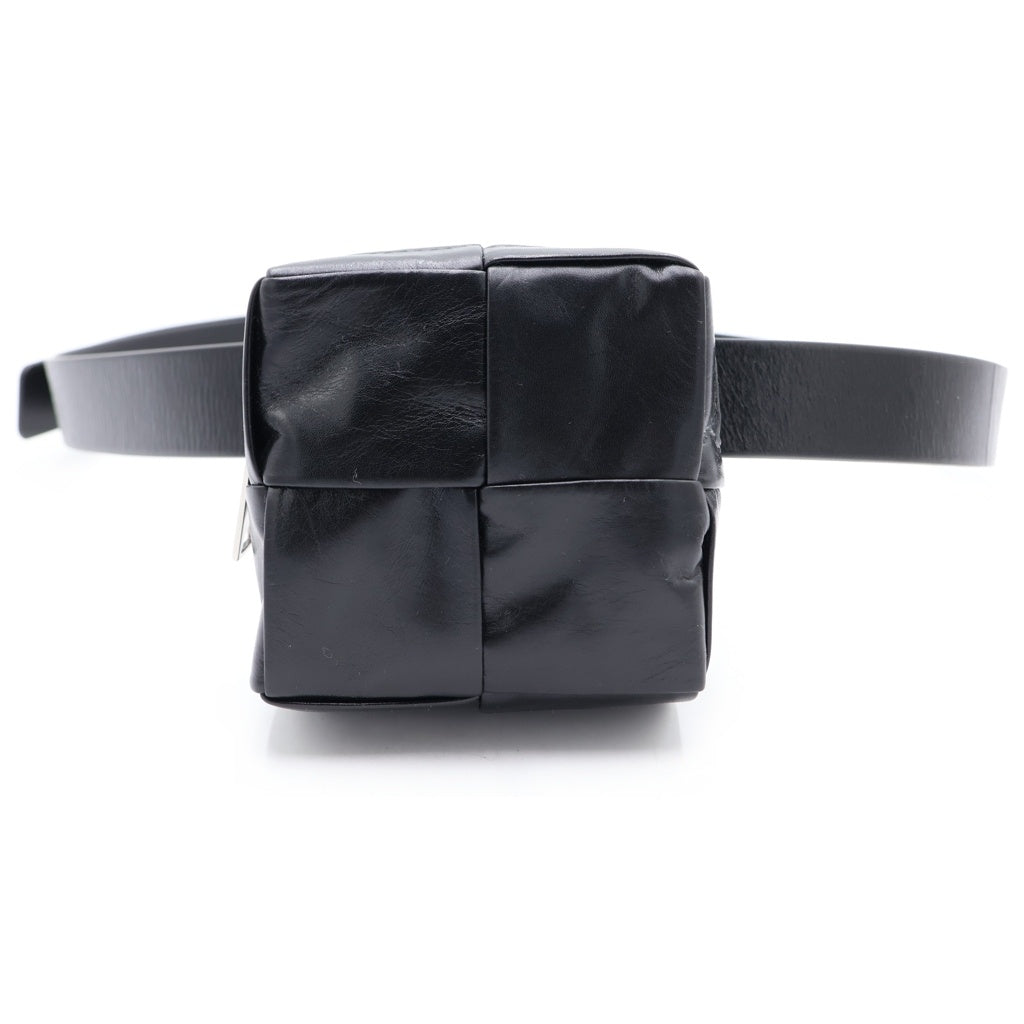 BOTTEGA VENETA(ボッテガヴェネタ) カセット マキシイントレチャート ベルトウエストバック ブラック レザー