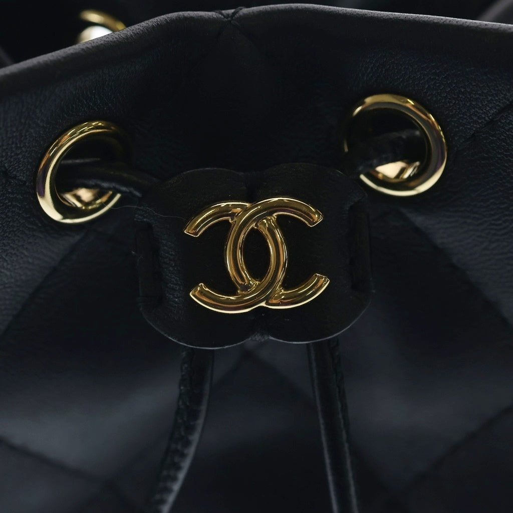 CHANEL(シャネル) マトラッセ スモール バケットバック チェーンショルダー 巾着 ゴールド金具 ラムスキン ブラック AP2750 レディース