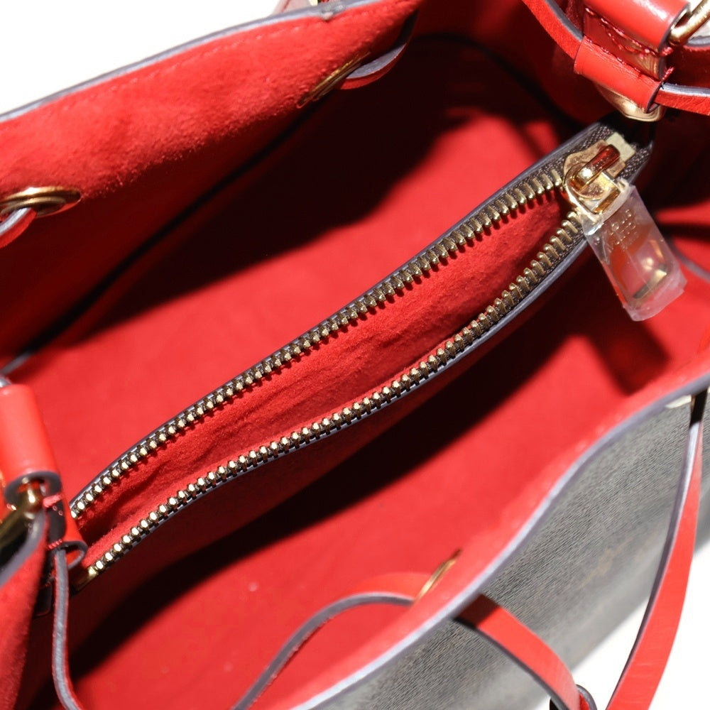 LOUIS VUITTON(ルイヴィトン) モノグラム ネオノエ ハンドブック ブラウン×レッド PVC ショルダーバッグ M44021