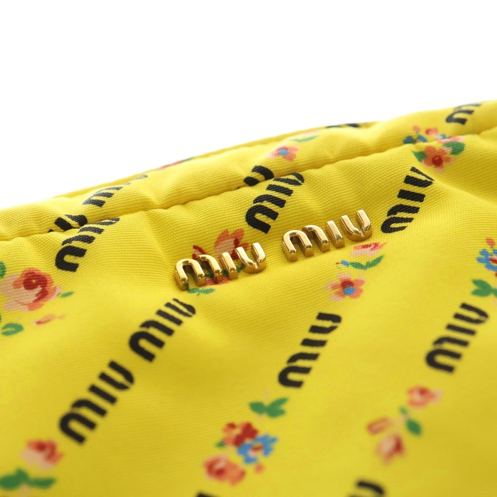 miumiu(ミュウミュウ) ロゴプレート フラワー柄 ナイロン レザー ポーチ ゴールド金具 イエロー レディース