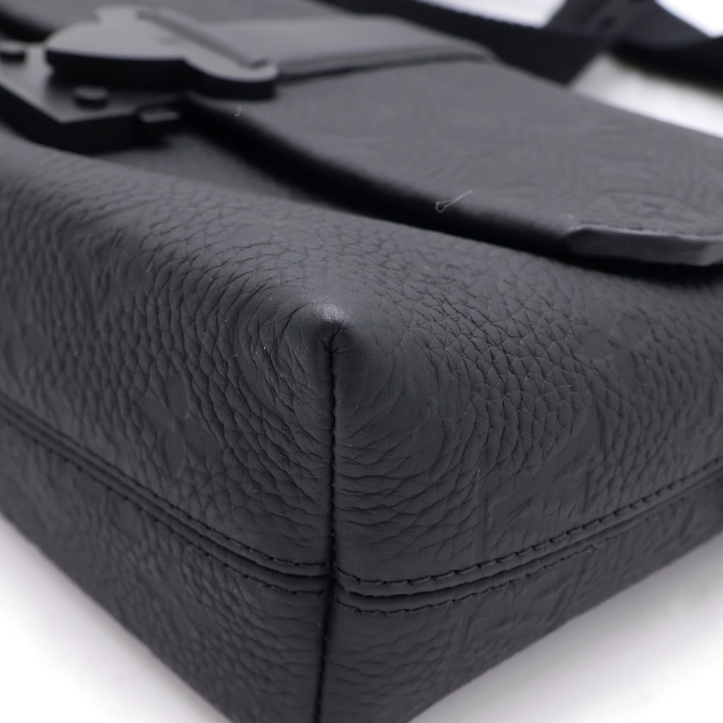 LOUIS VUITTON(ルイヴィトン) Sケープ メッセンジャー ショルダーバック モノグラムトリヨン レザー ブラックM23741