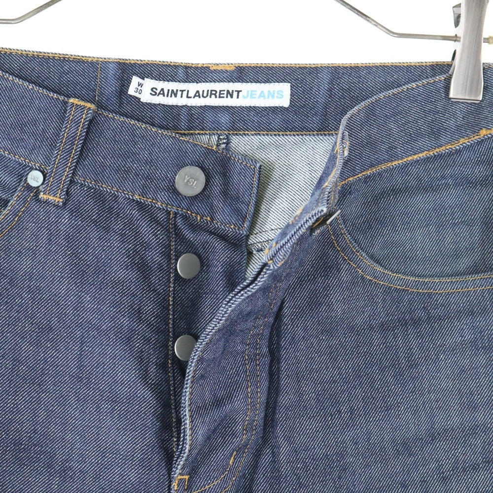 SAINT LAURENT PARIS(サンローランパリ) レザー ロゴパッチ ボタンフライ ストレートデニムパンツ ジーンズ インディゴ