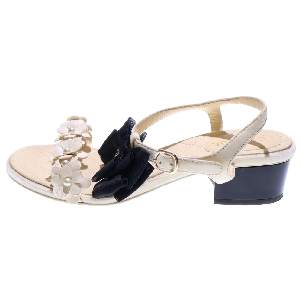 CHANEL(シャネル) ココマーク リボン カメリア パール レザー ストラップ ヒールサンダル ホワイト/ブラック レディース