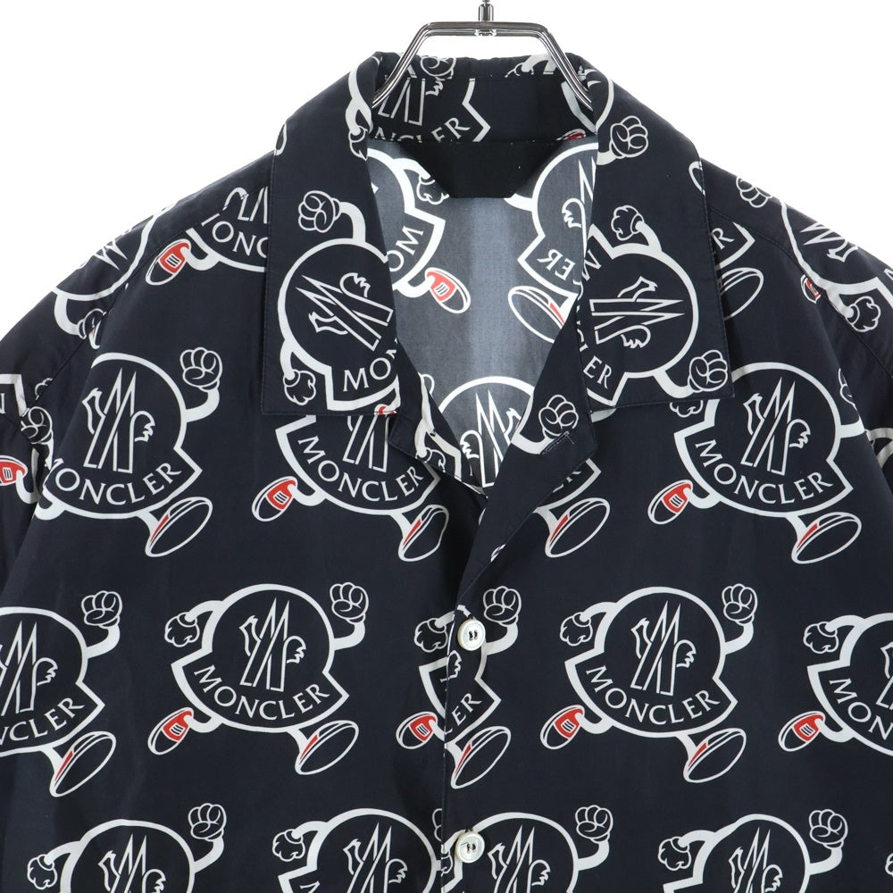 MONCLER(モンクレール) 23SS ロゴ キャラクター 総柄プリント オープンカラー 半袖シャツ ブラック I10912F00005 596RO