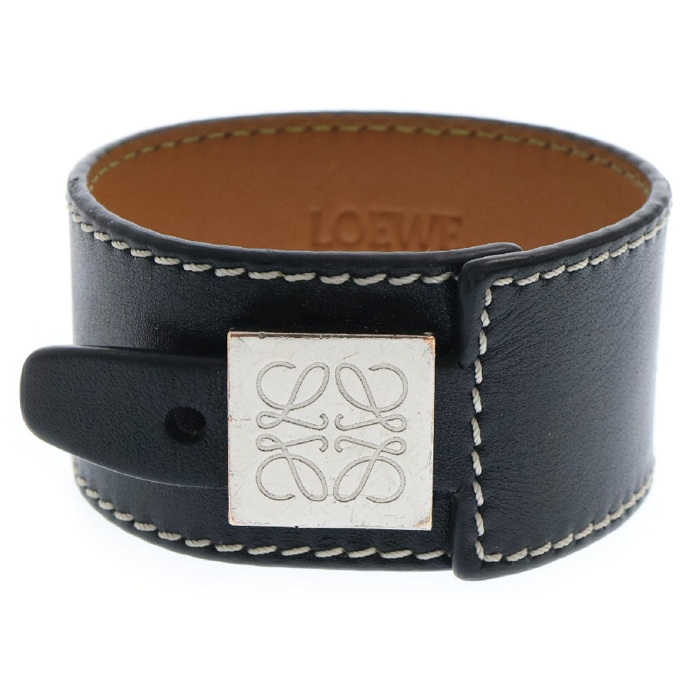 LOEWE(ロエベ) PULSERA PIEL GRAN NEGRO LETHAER BRACELET アナグラム メタルプレート レザーブレスレット ブラック 0010400505