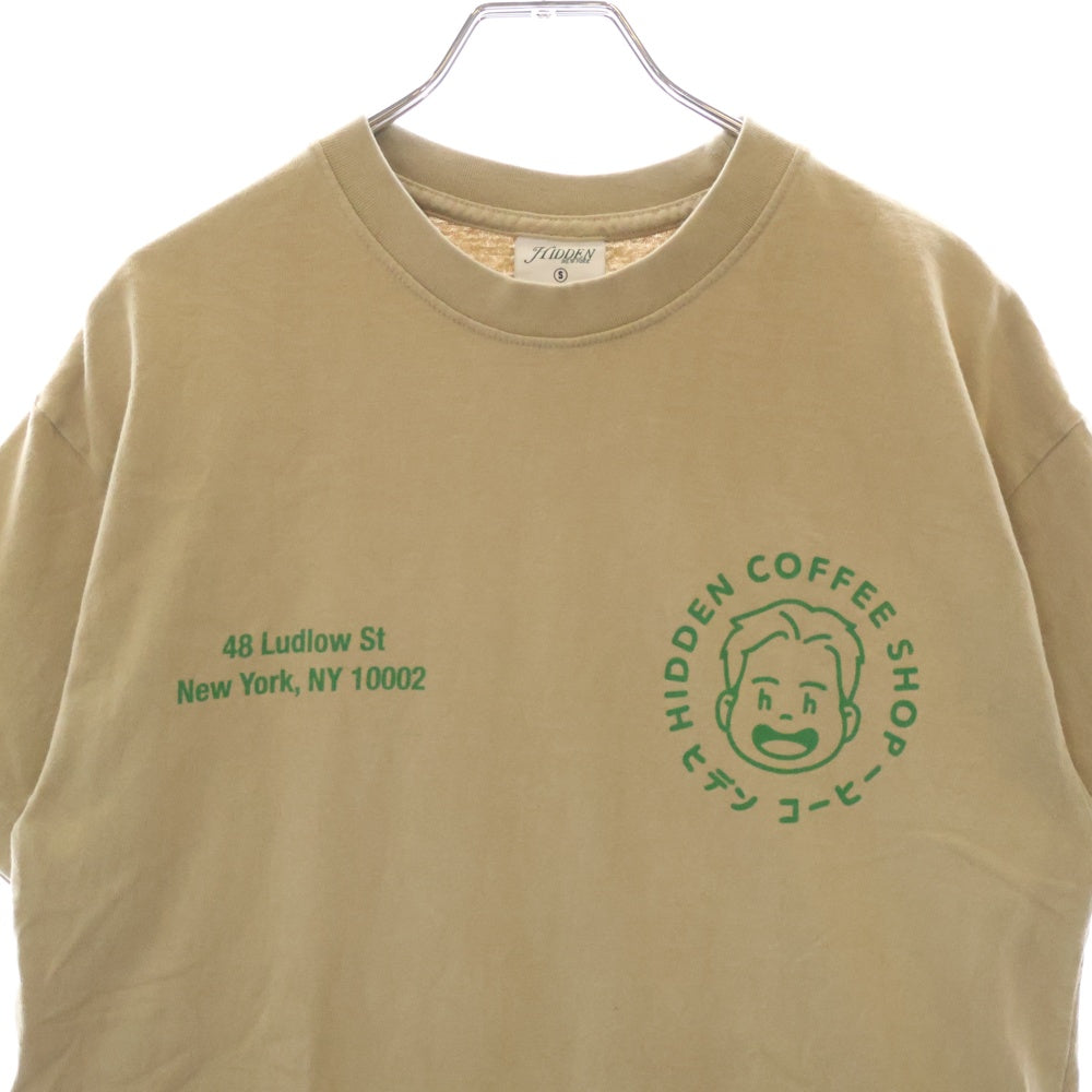 HIDDEN NY(ヒドゥン ニューヨーク) COFFEE SHOP POPUP TEE コーヒーショップ ロゴクルーネック半袖Tシャツ ベージュ