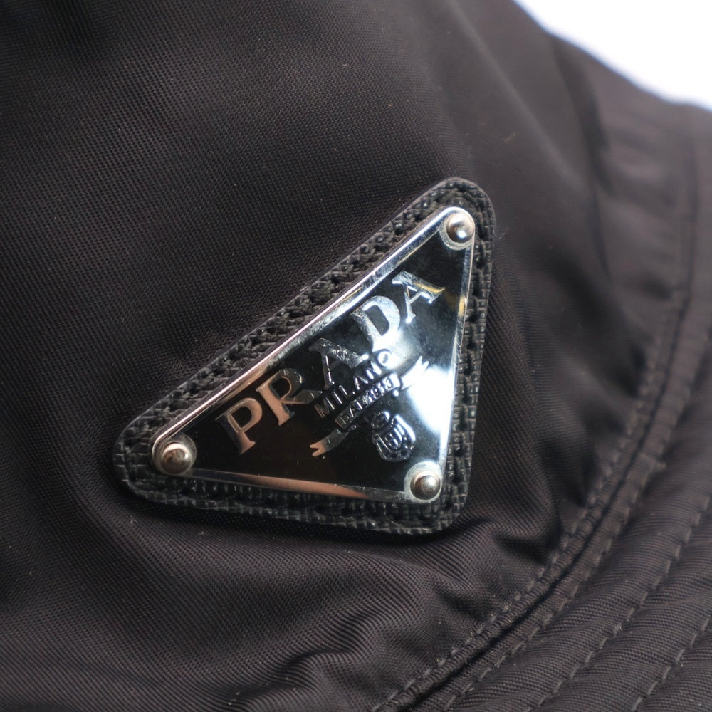 PRADA(プラダ) トライアングルロゴ 三角プレート ナイロン バケットハット ブラック 帽子
