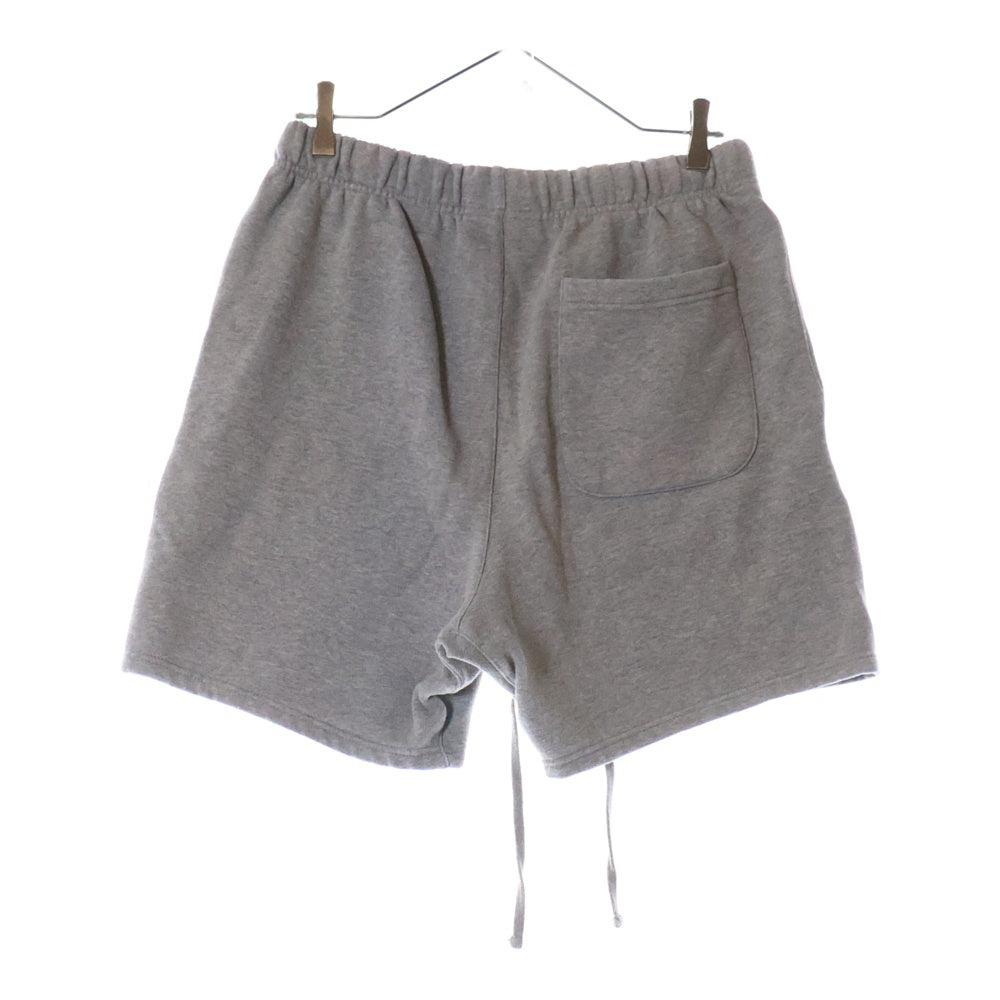 FEAR OF GOD ESSENTIALS(フィアオブゴッド エッセンシャルズ) ラバーロゴショートパンツ ドローストリングハーフパンツ グレー