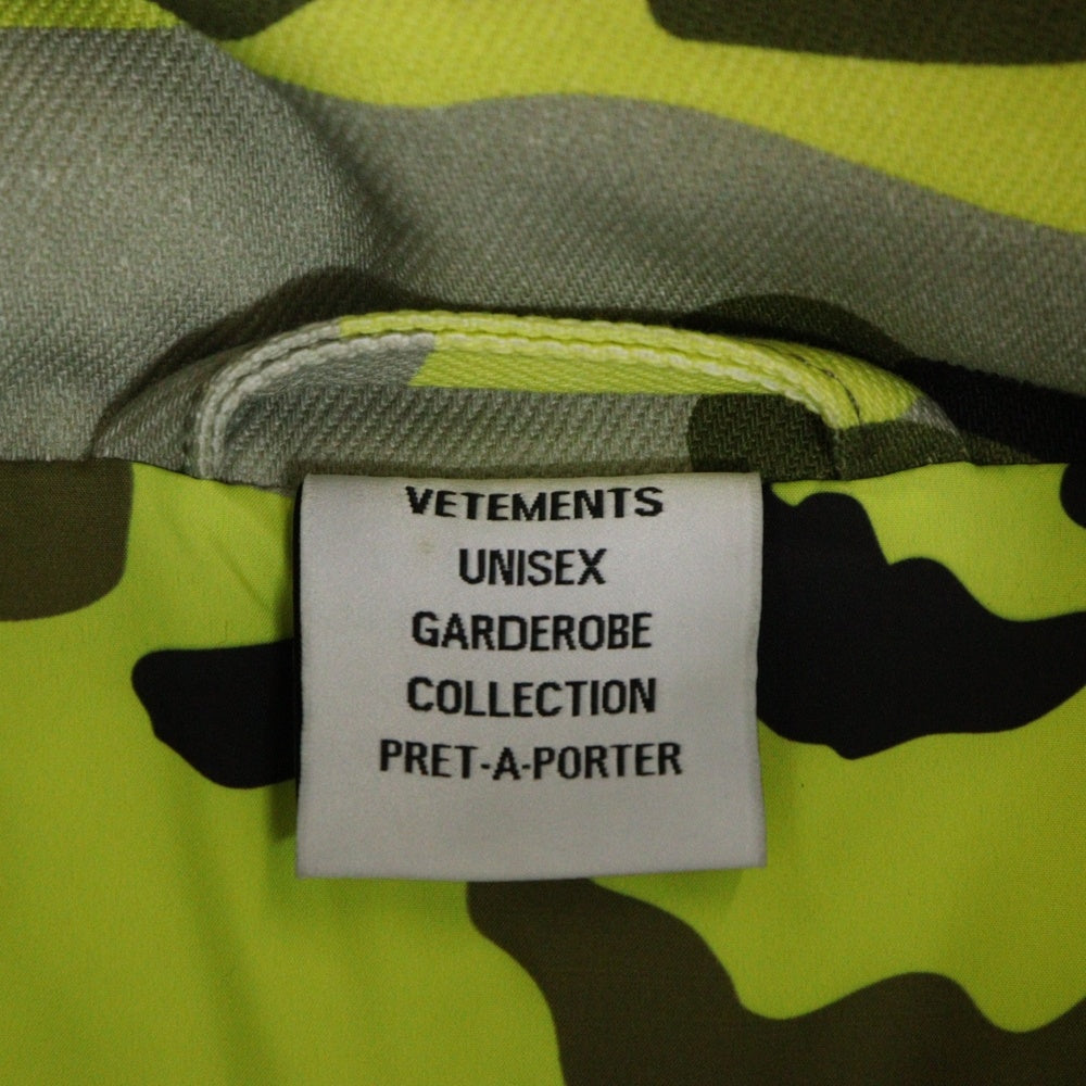 VETEMENTS(ヴェトモン) 22AW NEON CAMO LOGO PUFFER JACKET UA53JA600C ネオン カモ ロゴ ダウンジャケット
