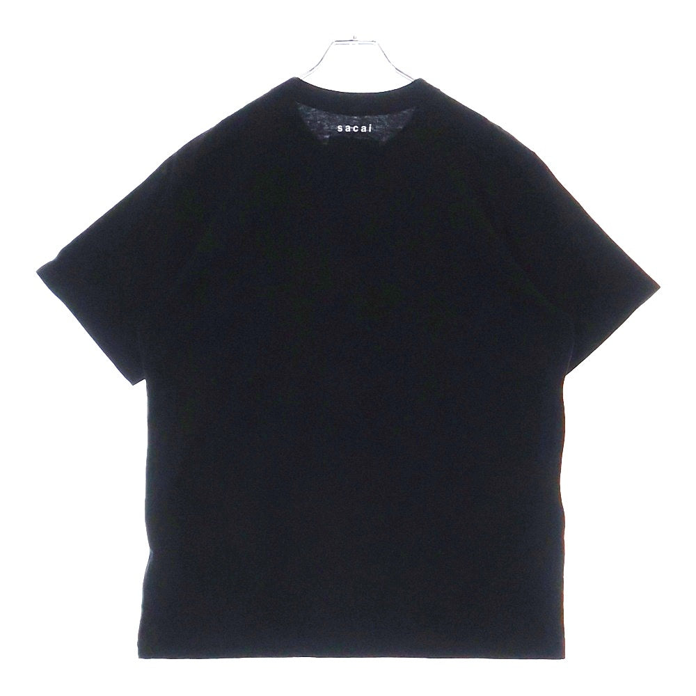 Sacai(サカイ) レタープリント 半袖クルーネックTシャツ ブラック 25-0975S
