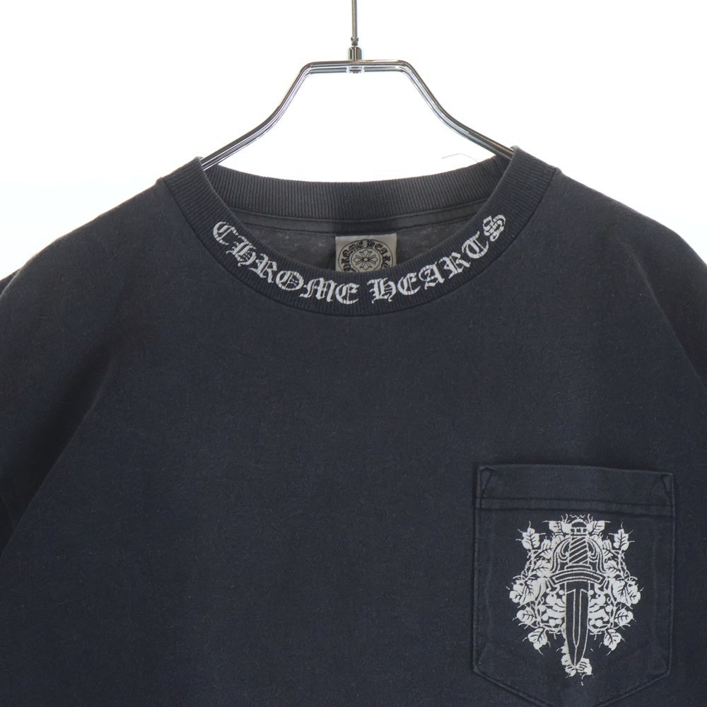 CHROME HEARTS(クロムハーツ) OLD ネックロゴ ヴァインダガー胸ポケット バックスクロールラベル 半袖Tシャツ カットソー ブラック