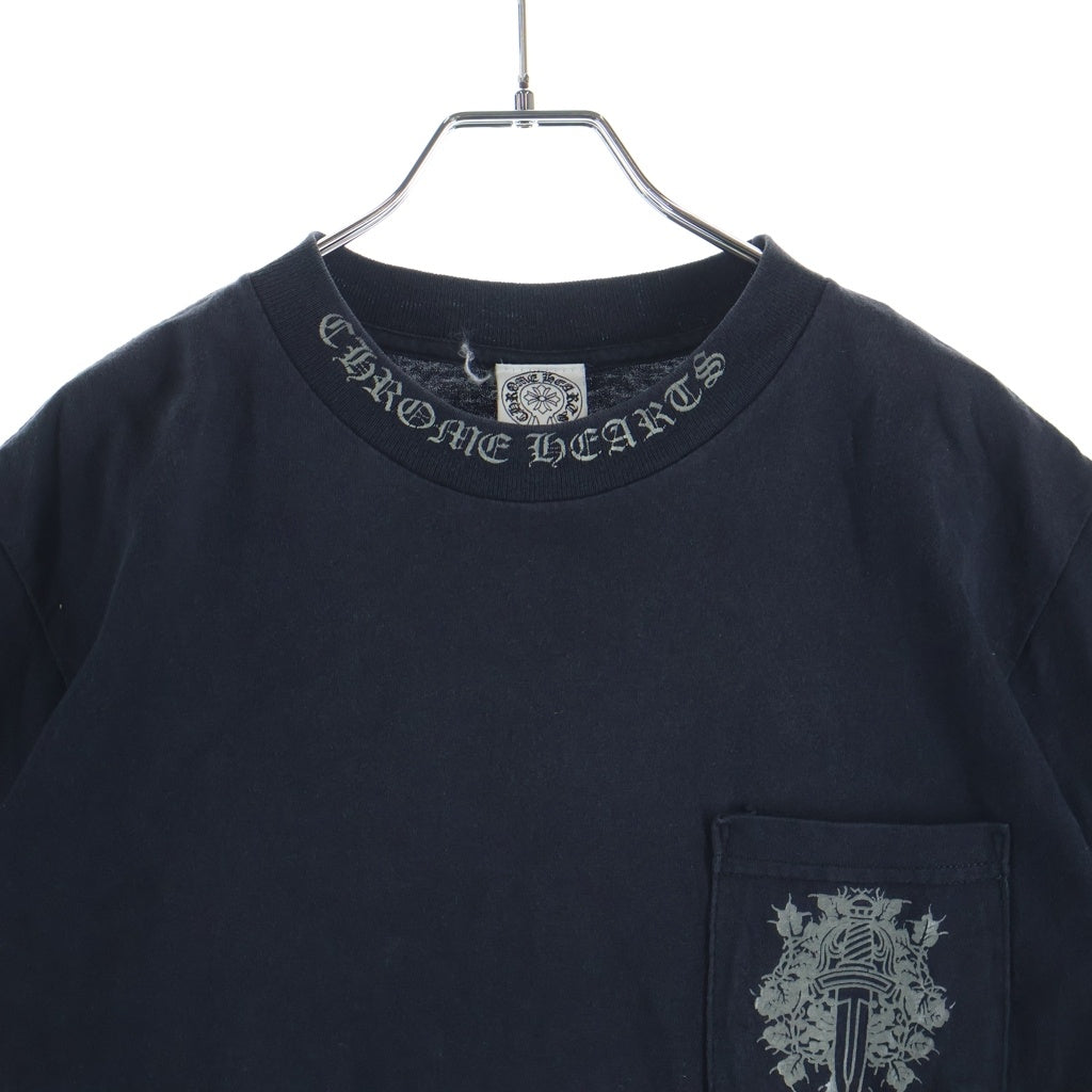 CHROME HEARTS(クロムハーツ) OLD ネックロゴ ヴァインダガー胸ポケット バックスクロールラベル 半袖Tシャツ カットソー ブラック