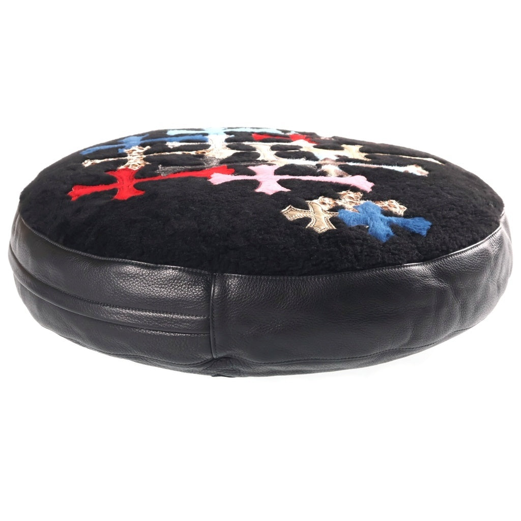 CHROME HEARTS(クロムハーツ) MULTI CEMETERY CROSS PATCH CUSHION マルチセメタリークロスパッチ付きダガージップ レザークッション マルチ/ブラック