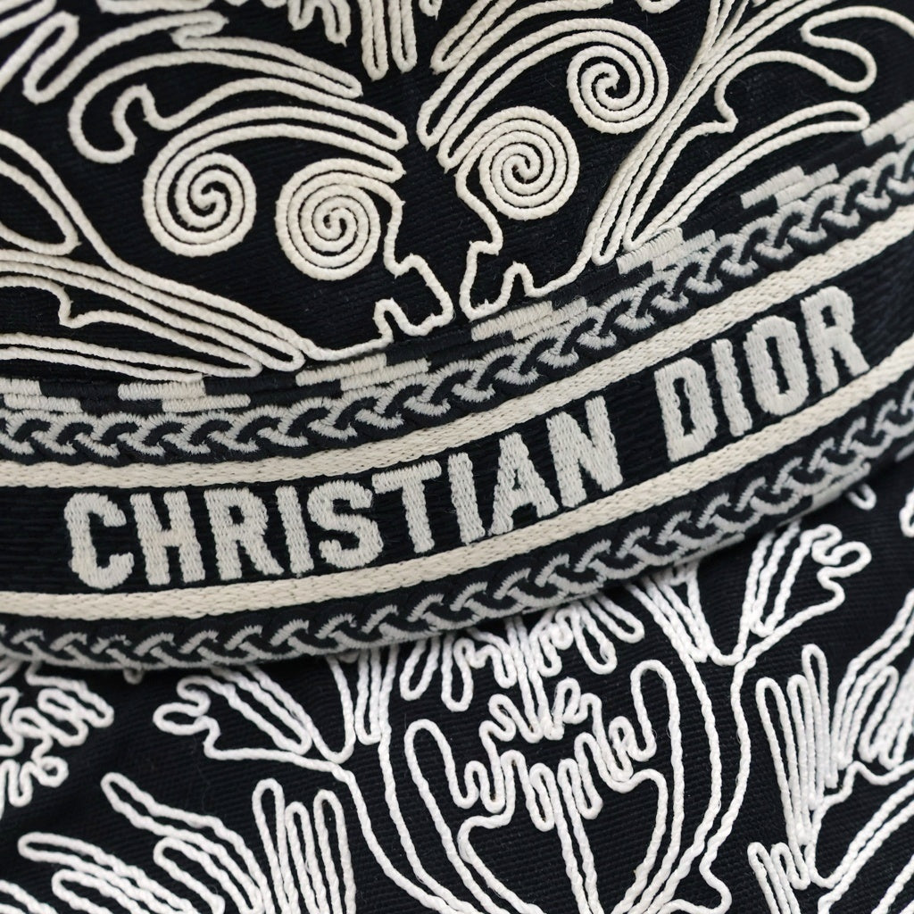 Christian Dior(クリスチャンディオール) D-BOBBY エンブロイダリー 刺繍 総柄 バケットハット 帽子 31ORN923X131 レディース