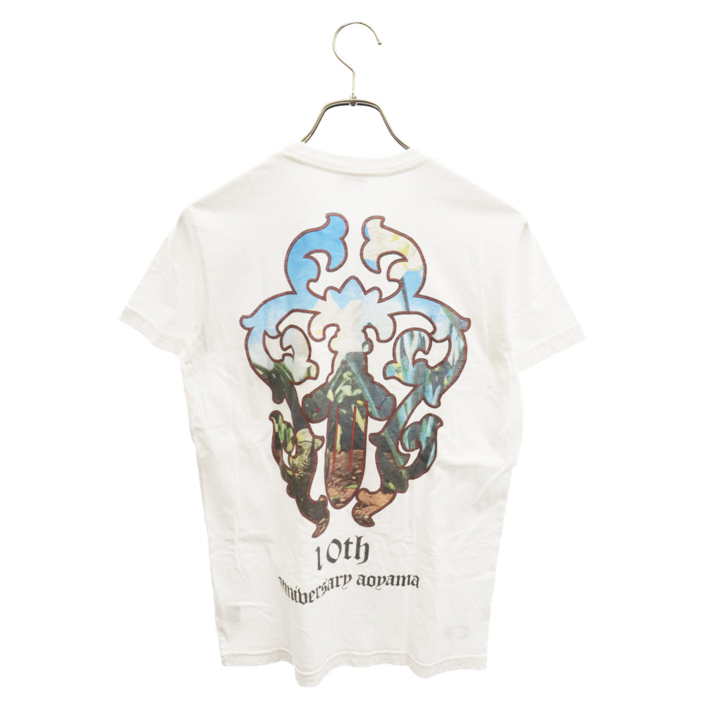 CHROME HEARTS(クロムハーツ) 10TH anniversary AOYAMA DAGGER S/S TEE 青山10周年限定 バックダガーロゴプリント 半袖Tシャツ ホワイト