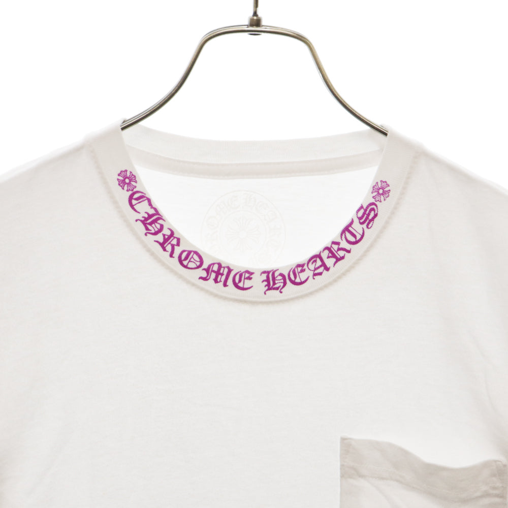 CHROME HEARTS(クロムハーツ) Old English Neck Logo Pastel Purple S/S Tee オールドイングリッシュネックロゴパステルパープルロングスリーブ半袖Tシャツ ホワイト/パープル